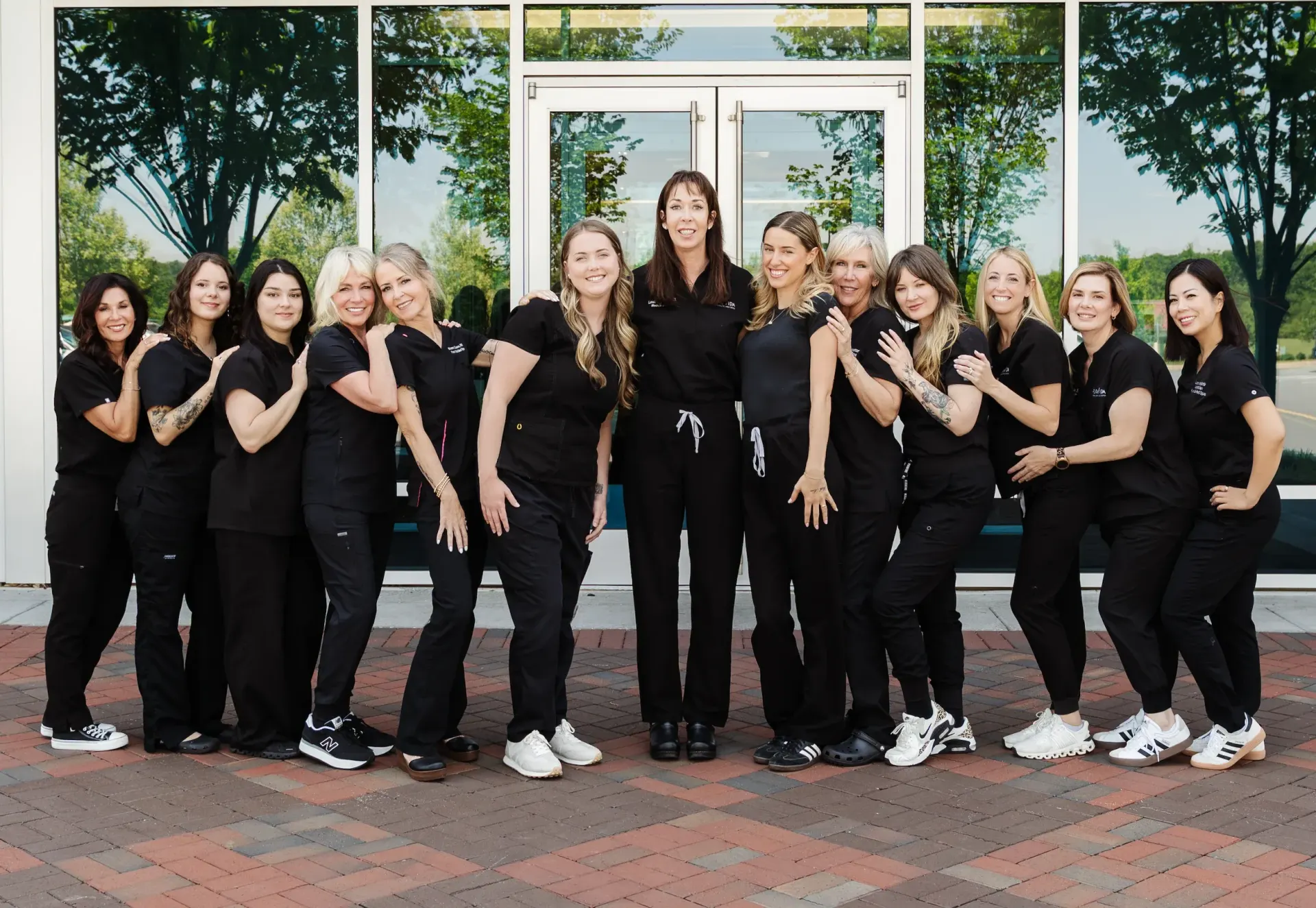 Dr. Leslie Apgar and the Pura Vida Med Spa team